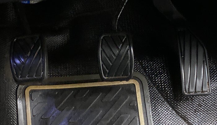 2016 Maruti S Cross ZETA 1.3, Diesel, Manual, 41,950 km, Pedals