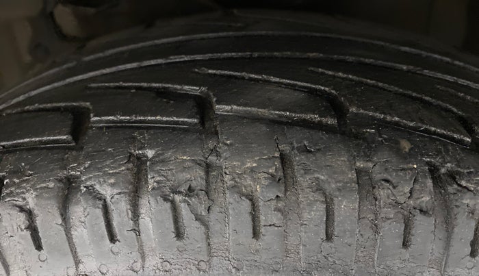 2016 Maruti S Cross ZETA 1.3, Diesel, Manual, 41,950 km, Left Front Tyre Tread