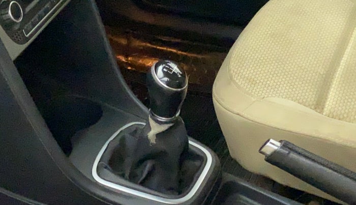 2015 Volkswagen Polo HIGHLINE1.5L DIESEL, Diesel, Manual, 87,074 km, Gear lever - Boot cover slightly torn