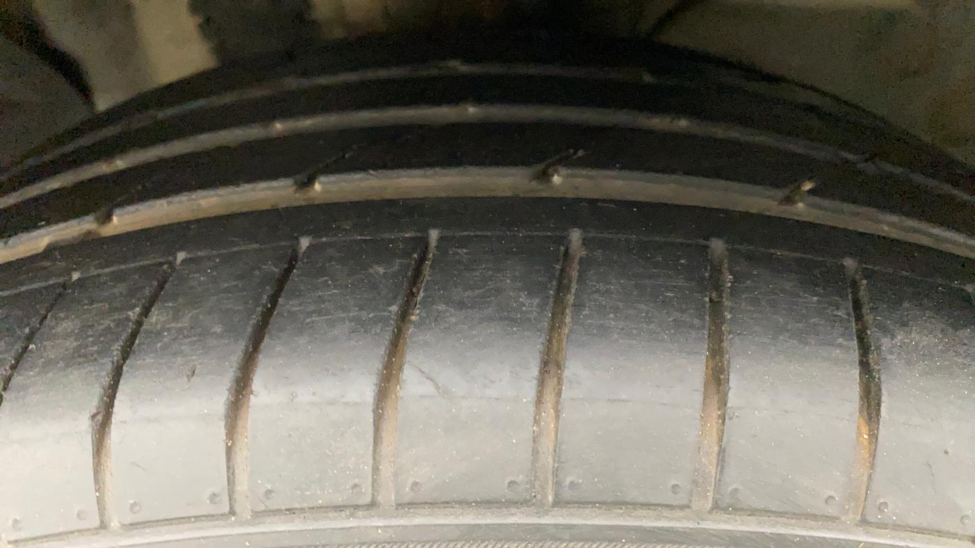 2016 Hyundai Creta SX PLUS AT 1.6 DIESEL, Diesel, Automatic, 1,18,727 km, Left Front Tyre Tread