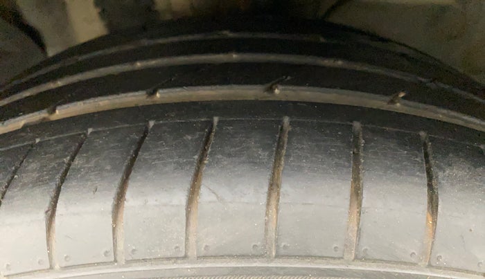 2016 Hyundai Creta SX PLUS AT 1.6 DIESEL, Diesel, Automatic, 1,18,727 km, Left Front Tyre Tread