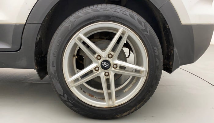 2016 Hyundai Creta SX PLUS AT 1.6 DIESEL, Diesel, Automatic, 1,18,727 km, Left Rear Wheel