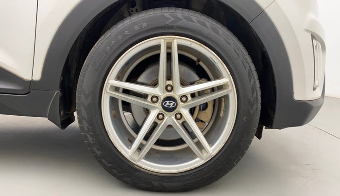 2016 Hyundai Creta SX PLUS AT 1.6 DIESEL, Diesel, Automatic, 1,18,727 km, Right Front Wheel