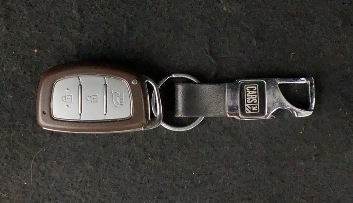2016 Hyundai Creta SX PLUS AT 1.6 DIESEL, Diesel, Automatic, 1,18,727 km, Key Close Up