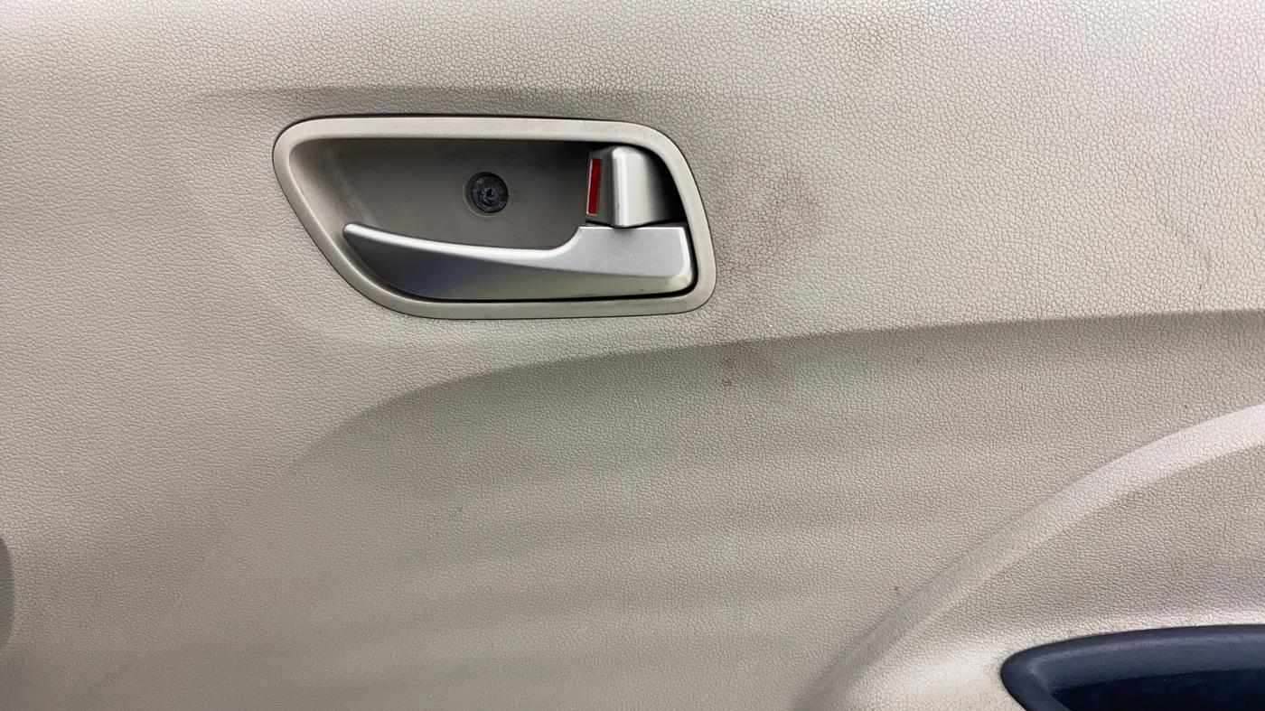 2018 Hyundai NEW SANTRO SPORTZ CNG, CNG, Manual, 1,25,446 km, Driver Side Door Panels Control