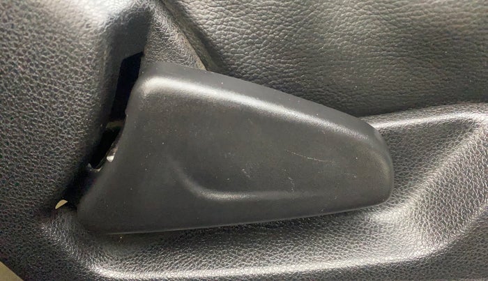 2017 Renault Kwid RXT 1.0, Petrol, Manual, 74,500 km, Driver Side Adjustment Panel