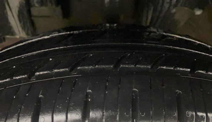 2017 Renault Kwid RXT 1.0, Petrol, Manual, 74,500 km, Left Front Tyre Tread