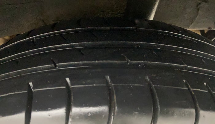 2017 Renault Kwid RXT 1.0, Petrol, Manual, 74,500 km, Left Rear Tyre Tread