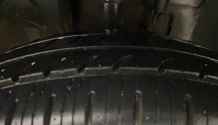 2017 Renault Kwid RXT 1.0, Petrol, Manual, 74,500 km, Right Front Tyre Tread