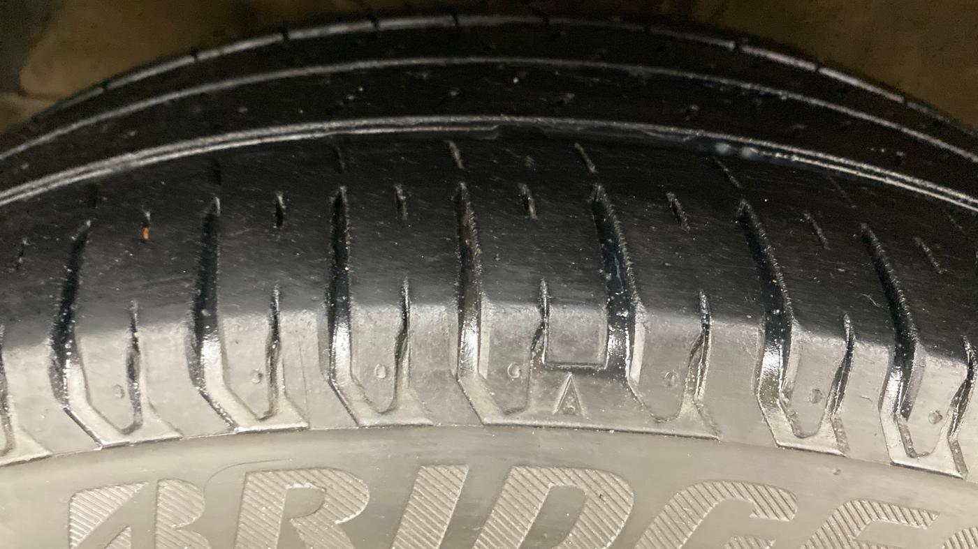 2021 Maruti XL6 ALPHA AT, Petrol, Automatic, 64,608 km, Left Front Tyre Tread