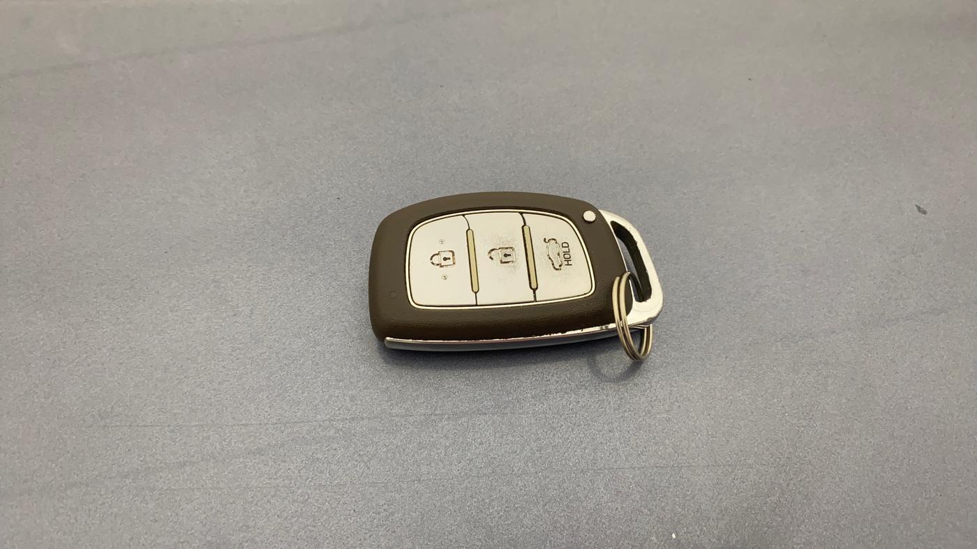 2014 Hyundai Xcent SX AT 1.2 (O), CNG, Automatic, 1,20,410 km, Key Close Up