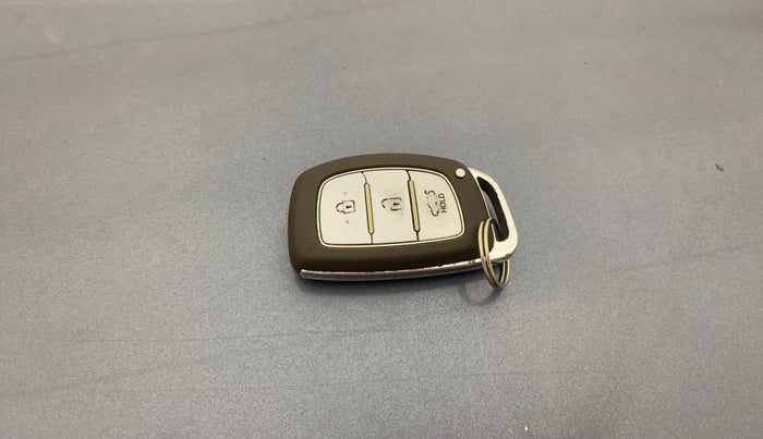 2014 Hyundai Xcent SX AT 1.2 (O), CNG, Automatic, 1,20,410 km, Key Close Up