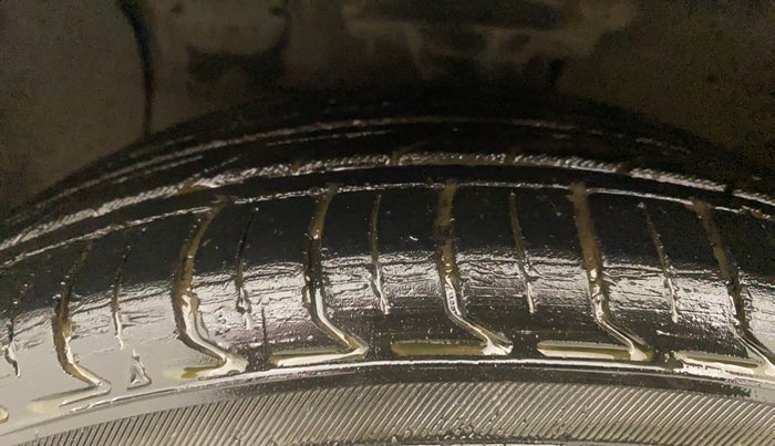 2014 Hyundai Xcent SX AT 1.2 (O), CNG, Automatic, 1,20,410 km, Left Front Tyre Tread