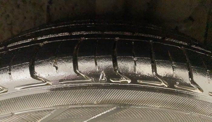 2014 Hyundai Xcent SX AT 1.2 (O), CNG, Automatic, 1,20,410 km, Left Rear Tyre Tread