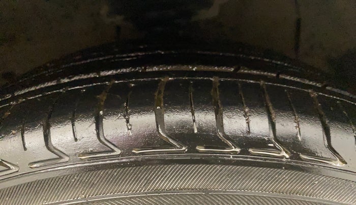 2014 Hyundai Xcent SX AT 1.2 (O), CNG, Automatic, 1,20,410 km, Right Front Tyre Tread