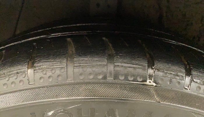 2014 Hyundai Xcent SX AT 1.2 (O), CNG, Automatic, 1,20,410 km, Right Rear Tyre Tread