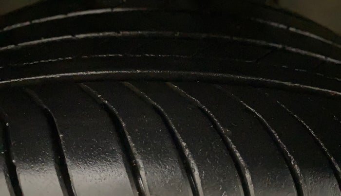 2022 Skoda KUSHAQ STYLE 1.5L TSI DSG, Petrol, Automatic, 27,752 km, Right Front Tyre Tread