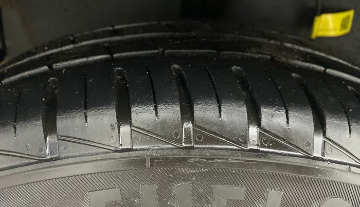 2021 Hyundai GRAND I10 NIOS SPORTZ CNG MT, CNG, Manual, 18,431 km, Right Rear Tyre Tread
