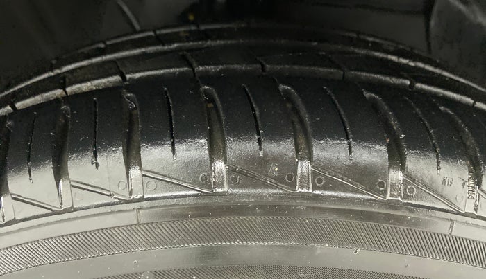 2021 Hyundai GRAND I10 NIOS SPORTZ CNG MT, CNG, Manual, 18,431 km, Right Front Tyre Tread