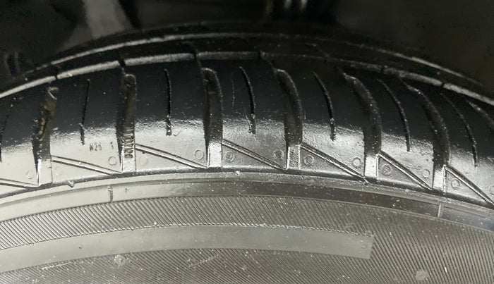 2021 Hyundai GRAND I10 NIOS SPORTZ CNG MT, CNG, Manual, 18,431 km, Left Front Tyre Tread