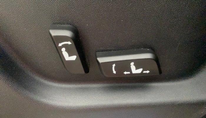 2018 Mahindra XUV500 W11, Diesel, Manual, 97,358 km, Driver Side Adjustment Panel