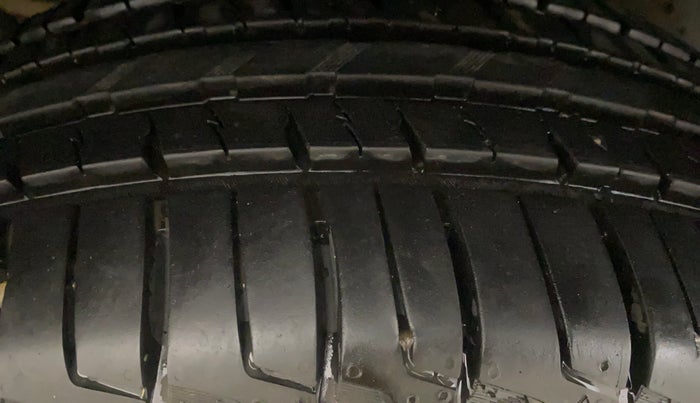 2018 Mahindra XUV500 W11, Diesel, Manual, 97,358 km, Right Rear Tyre Tread