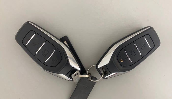 2018 Mahindra XUV500 W11, Diesel, Manual, 97,358 km, Key Close Up