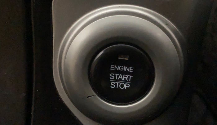 2018 Mahindra XUV500 W11, Diesel, Manual, 97,358 km, Keyless Start/ Stop Button