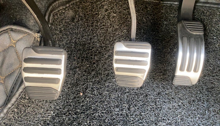 2018 Mahindra XUV500 W11, Diesel, Manual, 97,358 km, Pedals