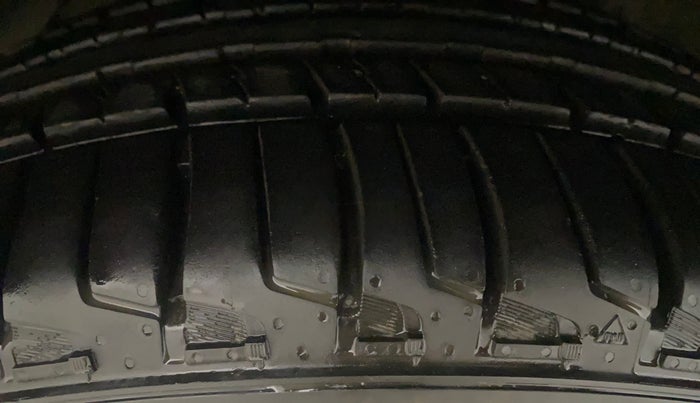 2018 Mahindra XUV500 W11, Diesel, Manual, 97,358 km, Left Front Tyre Tread