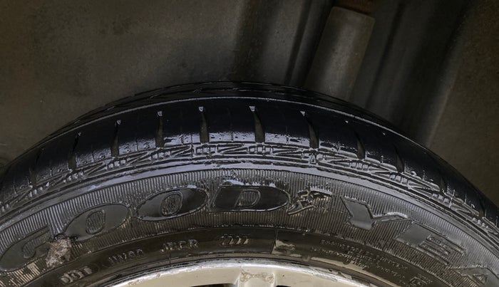 2017 Volkswagen Vento HIGHLINE PETROL AT, Petrol, Automatic, 75,987 km, Left Rear Tyre Tread