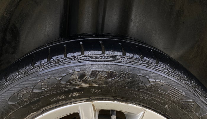 2017 Volkswagen Vento HIGHLINE PETROL AT, Petrol, Automatic, 75,987 km, Right Rear Tyre Tread