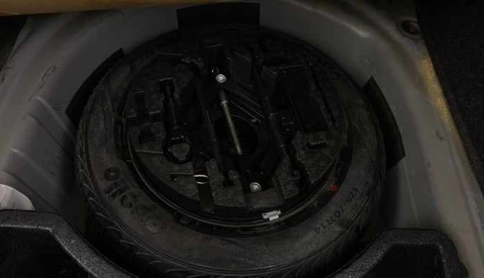 2017 Volkswagen Vento HIGHLINE PETROL AT, Petrol, Automatic, 75,987 km, Spare Tyre