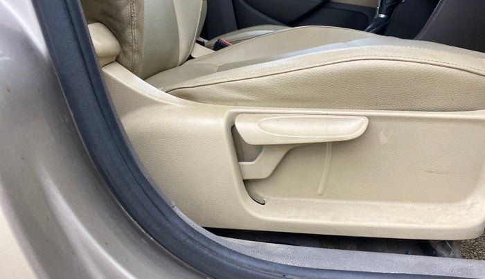 2017 Volkswagen Vento HIGHLINE PETROL AT, Petrol, Automatic, 75,987 km, Driver Side Adjustment Panel