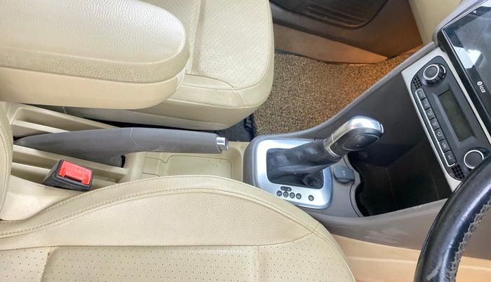 2017 Volkswagen Vento HIGHLINE PETROL AT, Petrol, Automatic, 75,987 km, Gear Lever