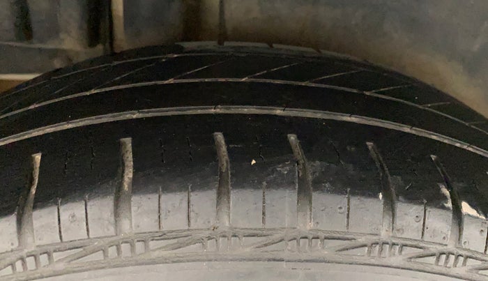 2012 Maruti Swift VXI, Petrol, Manual, 1,09,948 km, Right Rear Tyre Tread