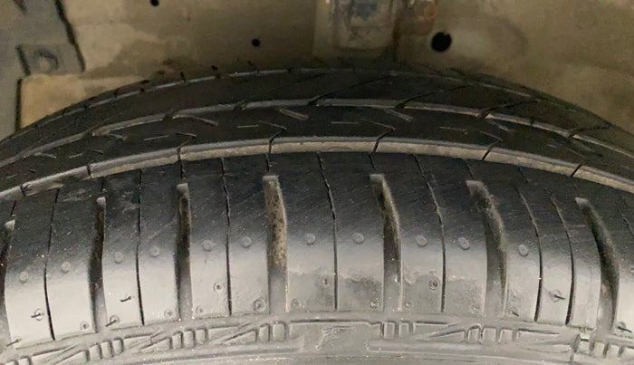 2012 Maruti Swift VXI, Petrol, Manual, 1,09,948 km, Left Front Tyre Tread