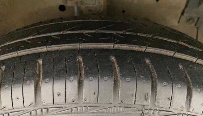 2012 Maruti Swift VXI, Petrol, Manual, 1,09,948 km, Right Front Tyre Tread
