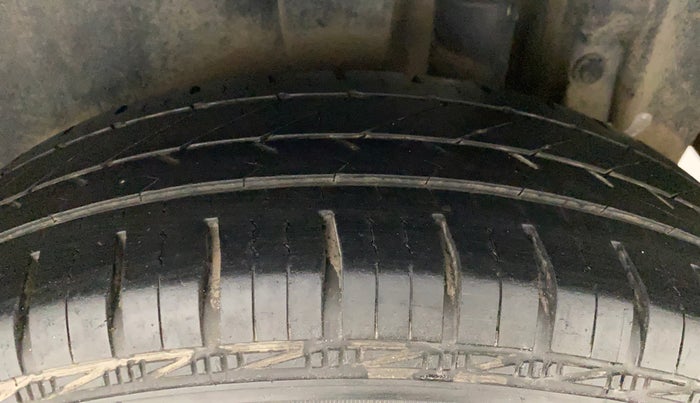 2012 Maruti Swift VXI, Petrol, Manual, 1,09,948 km, Left Rear Tyre Tread