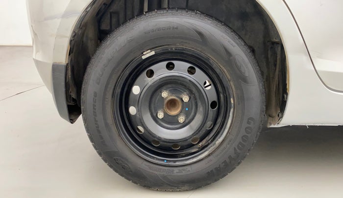 2012 Maruti Swift VXI, Petrol, Manual, 1,09,948 km, Right Rear Wheel