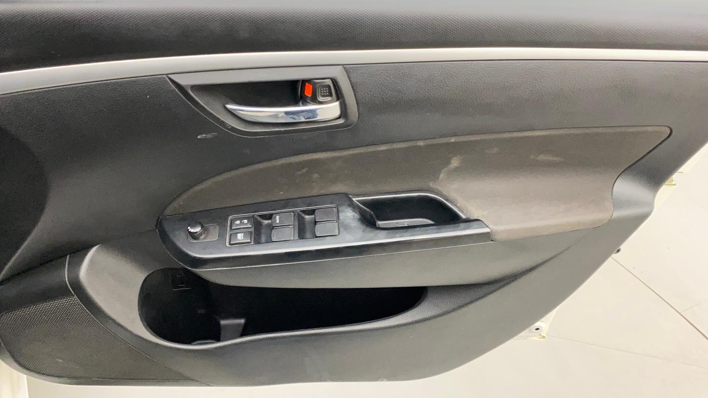 2012 Maruti Swift VXI, Petrol, Manual, 1,09,948 km, Driver Side Door Panels Control