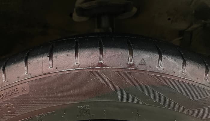 2017 Maruti Ciaz ALPHA  AT 1.4  PETROL, Petrol, Automatic, 1,24,569 km, Right Front Tyre Tread