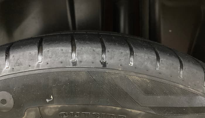 2017 Maruti Ciaz ALPHA  AT 1.4  PETROL, Petrol, Automatic, 1,24,569 km, Left Rear Tyre Tread