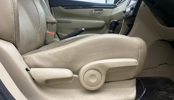 2017 Maruti Ciaz ALPHA  AT 1.4  PETROL, Petrol, Automatic, 1,24,569 km, Driver Side Adjustment Panel