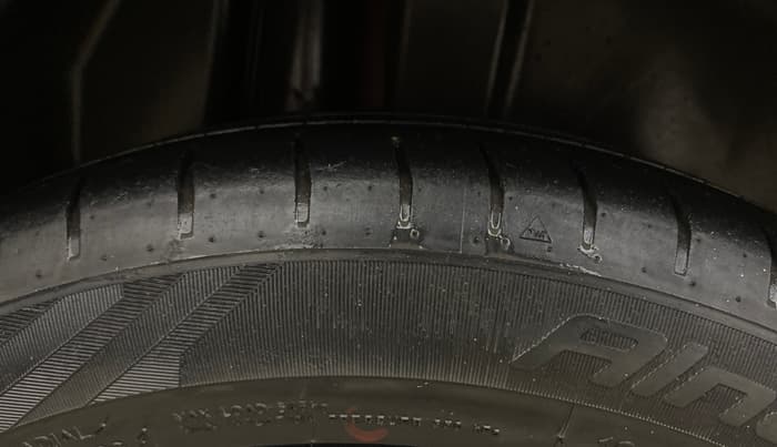 2017 Maruti Ciaz ALPHA  AT 1.4  PETROL, Petrol, Automatic, 1,24,569 km, Right Rear Tyre Tread