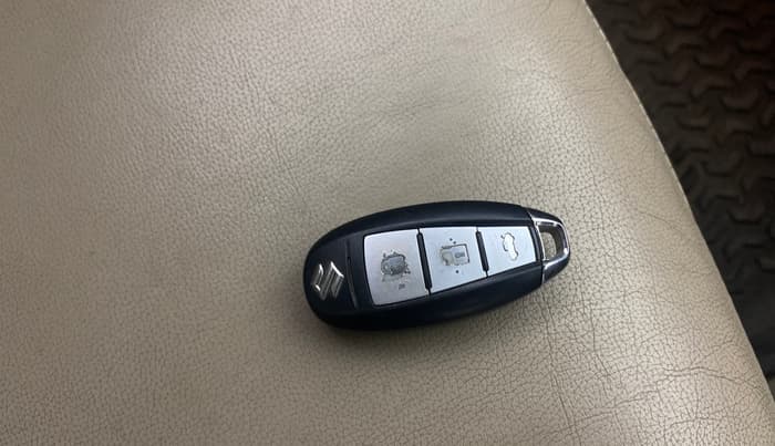 2017 Maruti Ciaz ALPHA  AT 1.4  PETROL, Petrol, Automatic, 1,24,569 km, Key Close Up