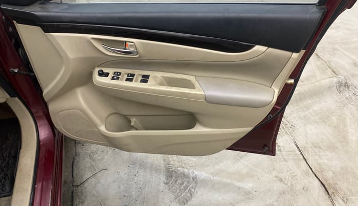 2017 Maruti Ciaz ALPHA  AT 1.4  PETROL, Petrol, Automatic, 1,24,569 km, Driver Side Door Panels Control