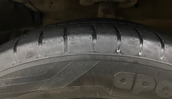 2017 Maruti Ciaz ALPHA  AT 1.4  PETROL, Petrol, Automatic, 1,24,569 km, Left Front Tyre Tread