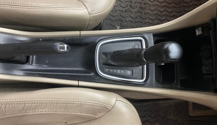 2017 Maruti Ciaz ALPHA  AT 1.4  PETROL, Petrol, Automatic, 1,24,569 km, Gear Lever