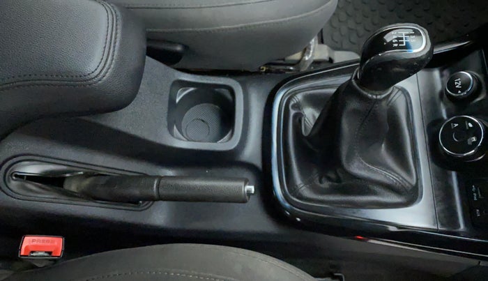 2018 Tata Hexa Varicor 400 XM, Diesel, Manual, 55,269 km, Gear Lever